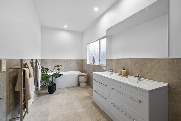 Photo of property in 110 Polson Hill Drive, Aokautere, Palmerston North, 4471