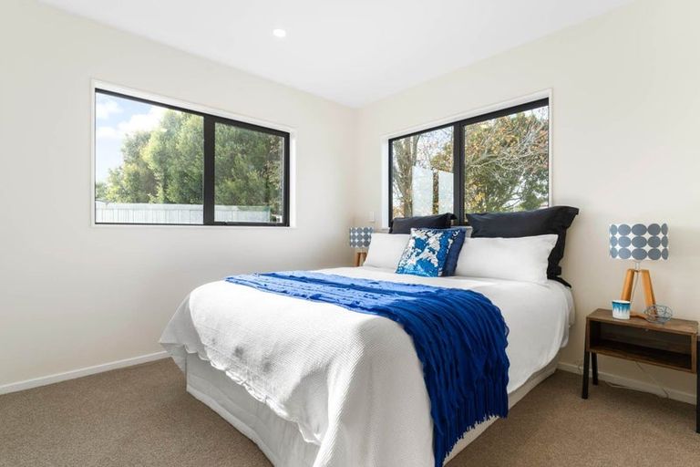 Photo of property in 3/10 Orchid Place, Te Atatu South, Auckland, 0610
