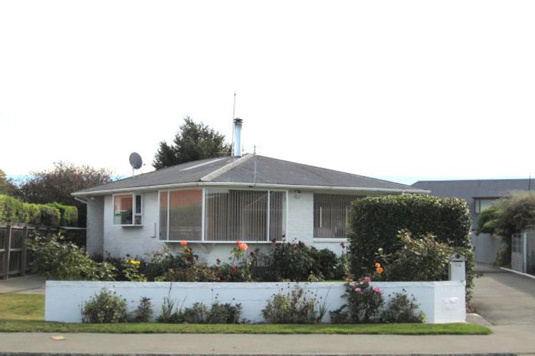 Photo of property in 74 Middlepark Road, Sockburn, Christchurch, 8042