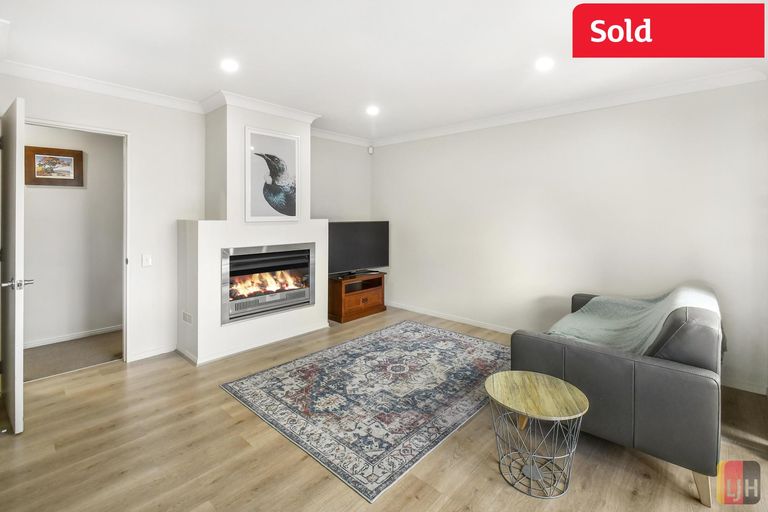 Photo of property in 13 Girvan Terrace, Wattle Downs, Auckland, 2103