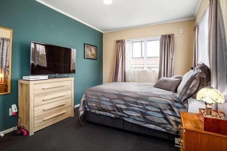 Photo of property in 92 Rangituhi Crescent, Takapuwahia, Porirua, 5022
