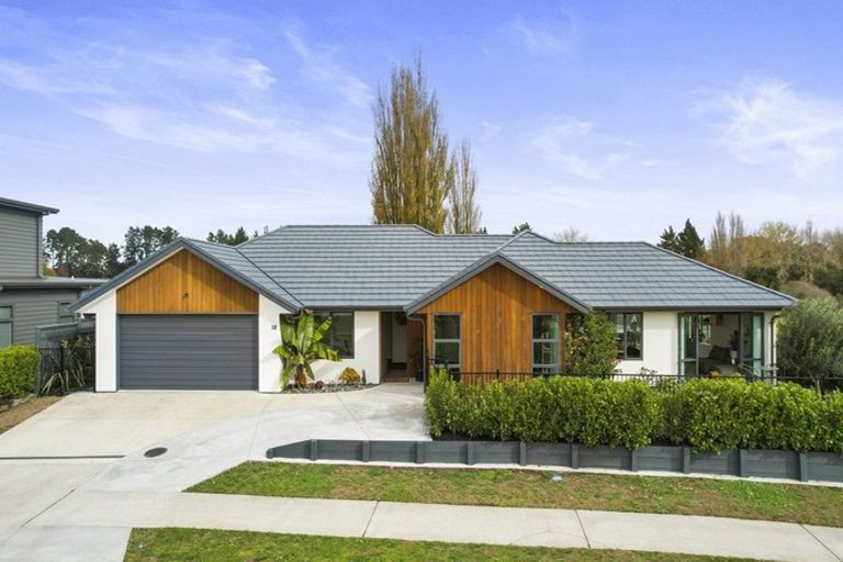 Photo of property in 10 Clifford Close, Leamington, Cambridge, 3432