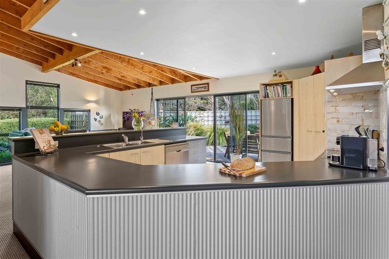 Photo of property in 18 Paetawa Road, Peka Peka, Waikanae, 5391