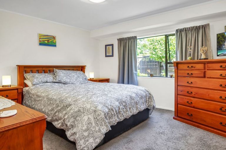 Photo of property in 21a Rosebank Grove, Waikanae, 5036