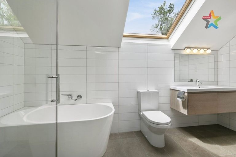 Photo of property in 1/139 Knights Road, Hutt Central, Lower Hutt, 5010