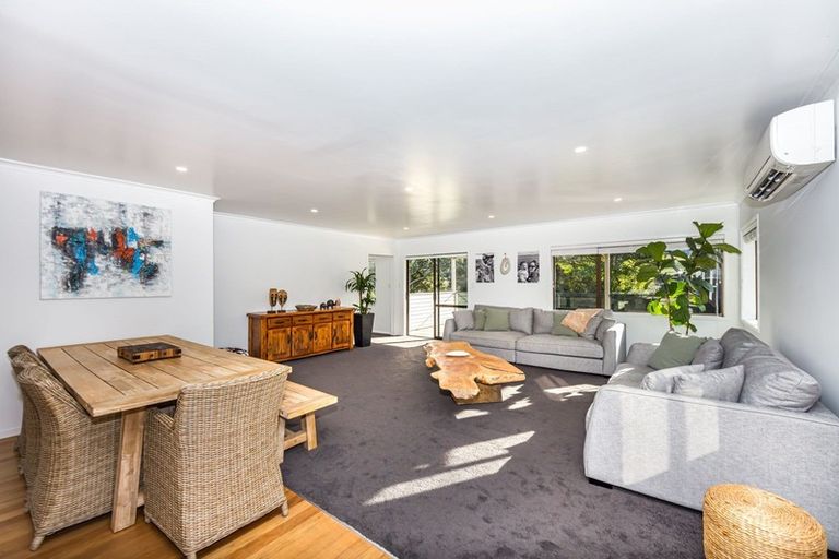 Photo of property in 3 Otanerua Road, Hatfields Beach, Orewa, 0931