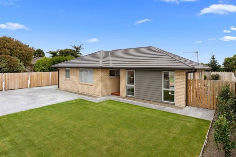 Photo of property in 12 Tralee Place, Bishopdale, Christchurch, 8053