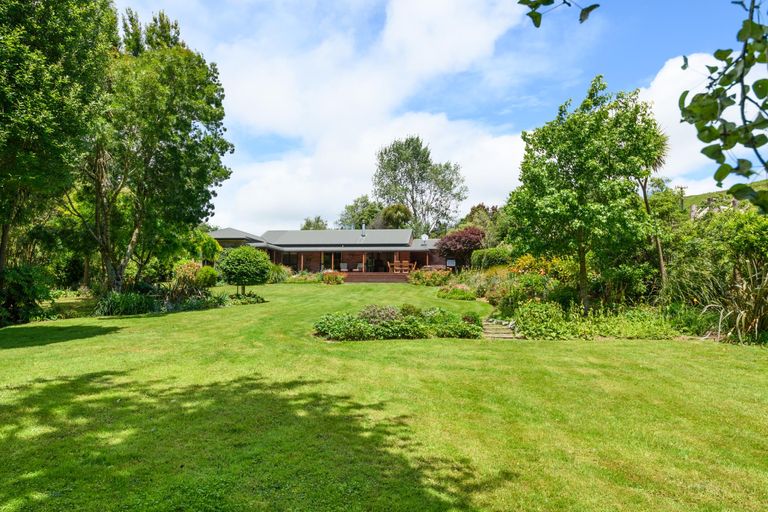 Photo of property in 319 Pahiatua Aokautere Road, Aokautere, Palmerston North, 4471