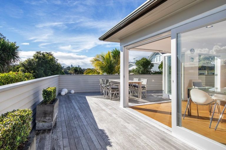 Photo of property in 121 Warnock Street, Westmere, Auckland, 1022