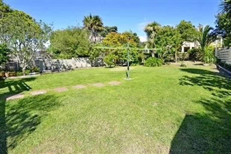 Photo of property in 28 Churchill Road, Murrays Bay, Auckland, 0630
