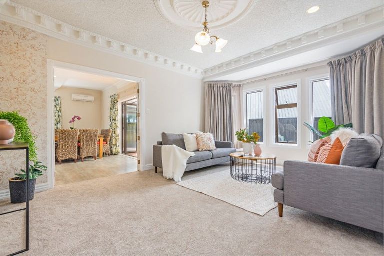 Photo of property in 21 Springdale Grove, Fitzherbert, Palmerston North, 4410