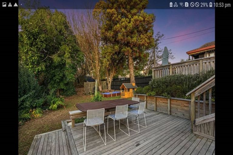 Photo of property in 12 Arahoe Road, New Lynn, Auckland, 0600