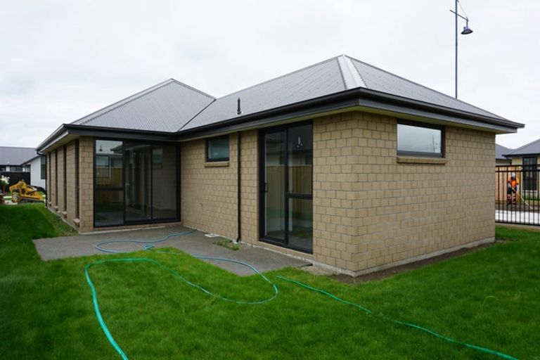 Photo of property in 28 Te Pakiaka Road, Pegasus, 7612