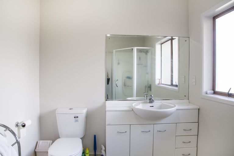 Photo of property in 93 Chelsea View Drive, Chatswood, Auckland, 0626