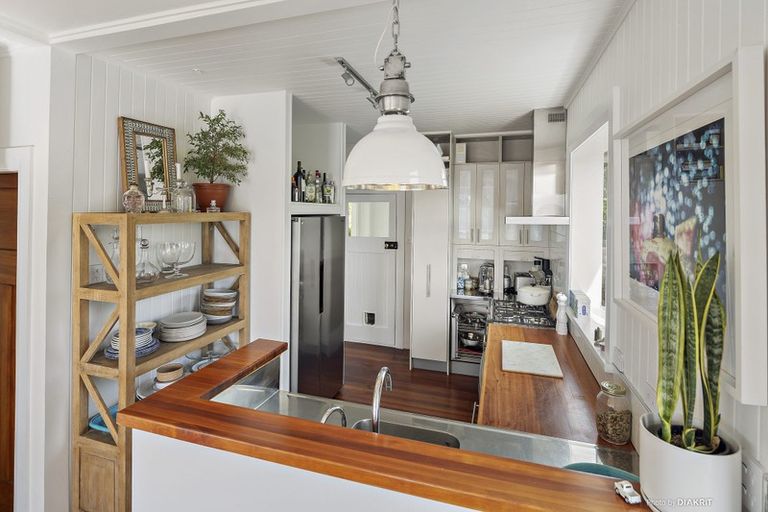 Photo of property in 53 Palliser Road, Roseneath, Wellington, 6011