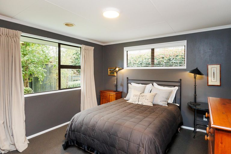 Photo of property in 8 Earl Place, Hokowhitu, Palmerston North, 4410
