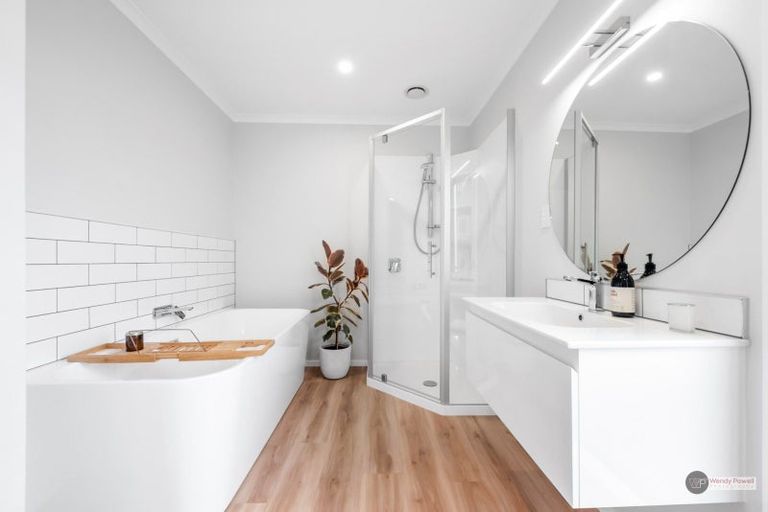 Photo of property in 11 Desert Gold Lane, Wallaceville, Upper Hutt, 5018