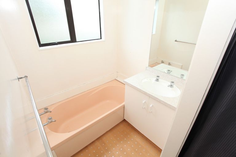 Photo of property in 46 Wallis Street, Raglan, 3225