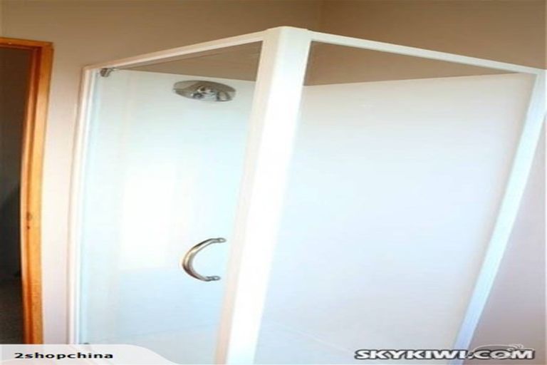 Photo of property in 1/23 Sungrove Rise, Sunnyvale, Auckland, 0612