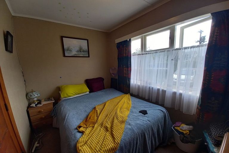 Photo of property in 9 Bridge Street, Tuatapere, 9620