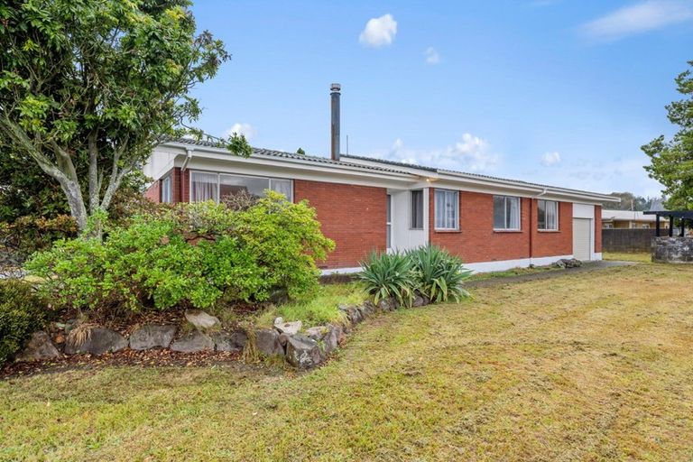 Photo of property in 1 Clouston Crescent, Fenton Park, Rotorua, 3010
