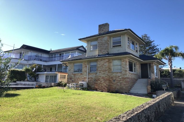 Photo of property in 85 Stanley Point Road, Stanley Point, Auckland, 0624