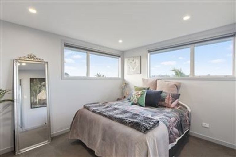 Photo of property in 5 La Perouse Street, Botany Downs, Auckland, 2010