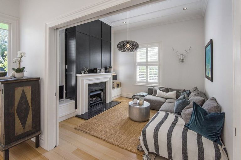 Photo of property in 7 Summer Street, Stanley Point, Auckland, 0624