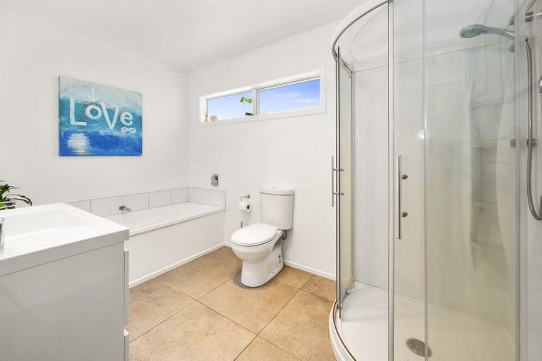 Photo of property in 1 Seagers Close, Kinloch, Taupo, 3377