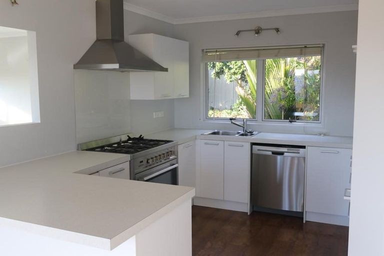 Photo of property in 1 Cromwell Place, Pukekohe, 2120