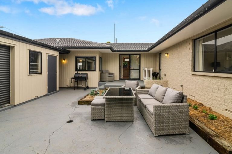 Photo of property in 15 Carter Drive, Pomare, Rotorua, 3015