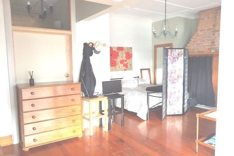 Photo of property in 11 Lansdowne Street, Bayswater, Auckland, 0622