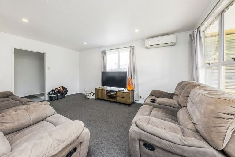 Photo of property in 83 Arimu Road, Papakura, 2110