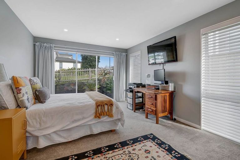 Photo of property in 125 Godfrey Drive, Orewa, 0931