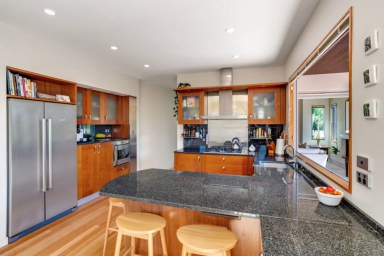 Photo of property in 1/13 Milford Road, Milford, Auckland, 0620