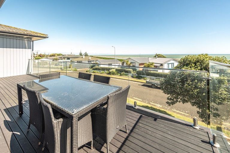 Photo of property in 2 Kapiti Terrace, Castlecliff, Whanganui, 4501