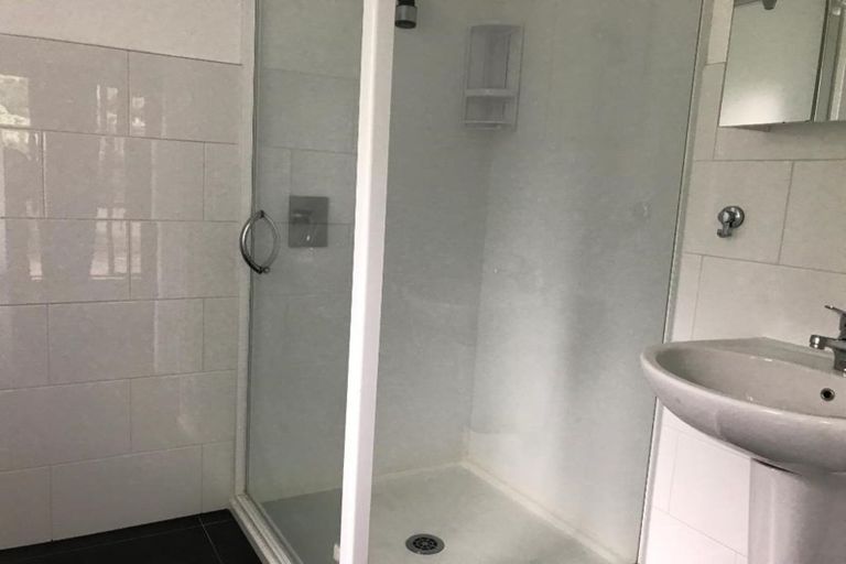 Photo of property in 30b Brunton Place, Glenfield, Auckland, 0629