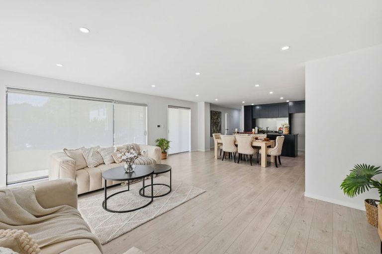 Photo of property in 111d Woodglen Road, Glen Eden, Auckland, 0602