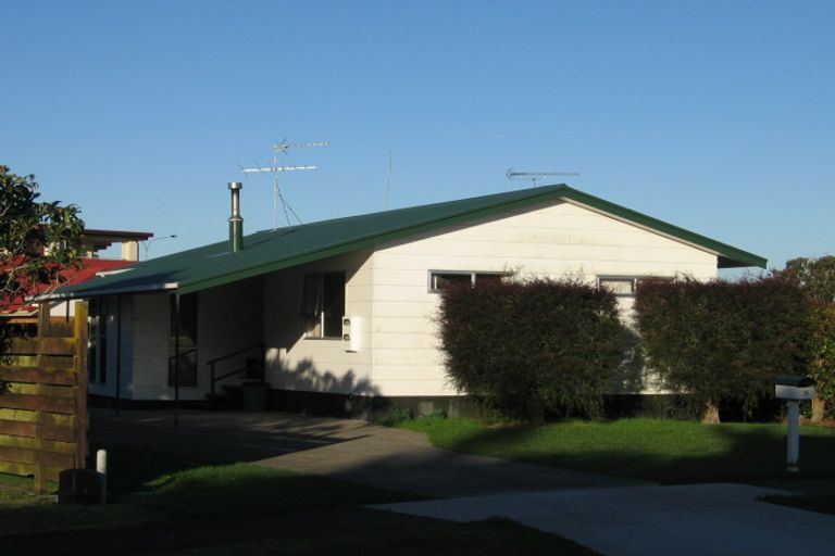 Photo of property in 15 Nukumea Common, Orewa, 0931