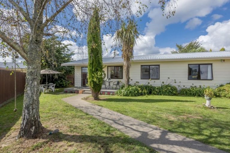 Photo of property in 7 Nikau Street, Levin, 5510