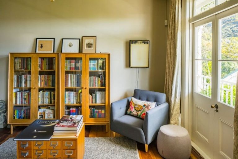 Photo of property in 17 Kowhai Street, Eastbourne, Lower Hutt, 5013