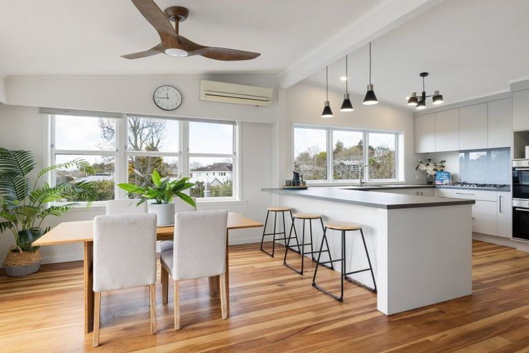 Photo of property in 28 Hillcrest Road, Hillcrest, Hamilton, 3216