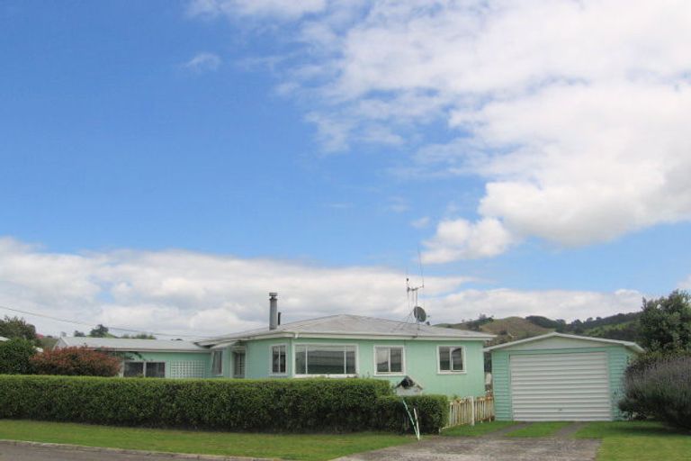 Photo of property in 28 The Crescent, Waihi Beach, 3611