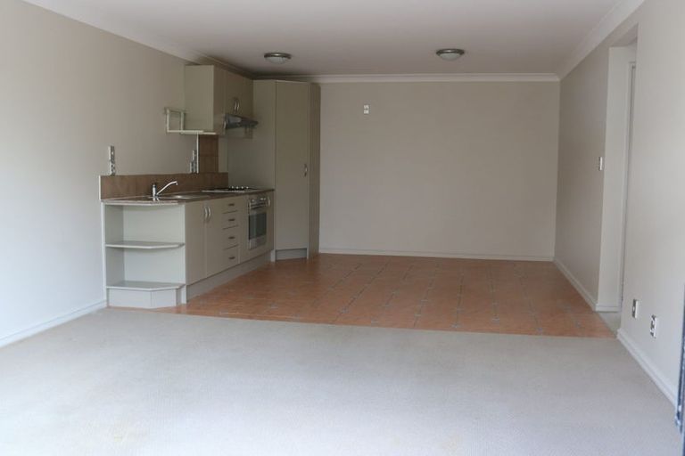 Photo of property in 26 Canary Place, Unsworth Heights, Auckland, 0632