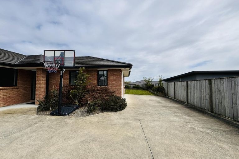 Photo of property in 8 Gibraltar Way, Fitzherbert, Palmerston North, 4410