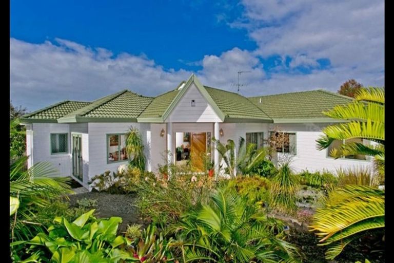 Photo of property in 123 Hobsonville Road, West Harbour, Auckland, 0618