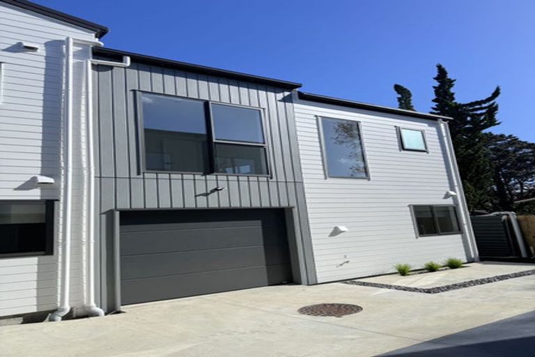 Photo of property in 2c Garner Place, Glenfield, Auckland, 0629