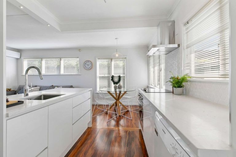 Photo of property in 1/15 Stanley Avenue, Milford, Auckland, 0620