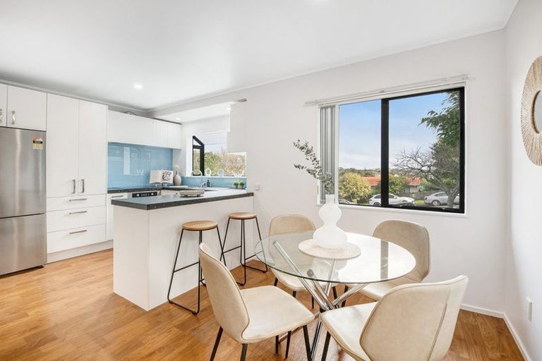 Photo of property in 2/14 Valecrest Place, Bayview, Auckland, 0629