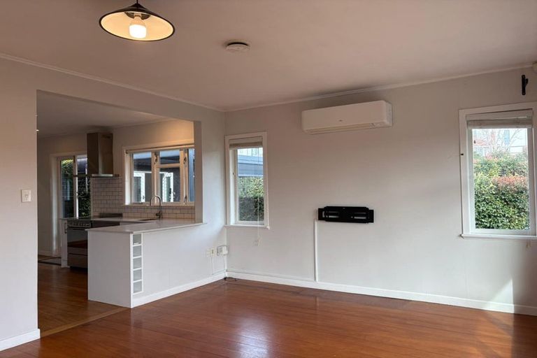 Photo of property in 17b Brookfield Road, Te Atatu Peninsula, Auckland, 0610